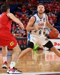 总决赛防库里累到脱水的德拉维多瓦去哪了，生涯发展如何？