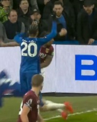 开云下载-特劳雷公开致歉库库雷利亚，称冲突系一时冲动|马克·库库雷利亚|都留|本意|在场|道歉_新浪体育_新浪新闻