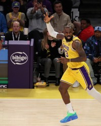 A-史密斯：詹姆斯在背后做了很多伤害我和同行的事 具体我不会说